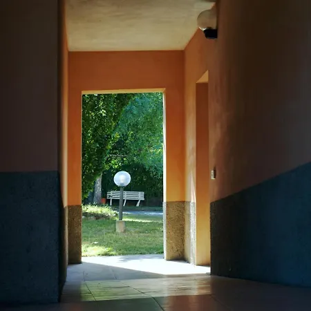 Ampi Spazi E Natura Piano Terra Azzate